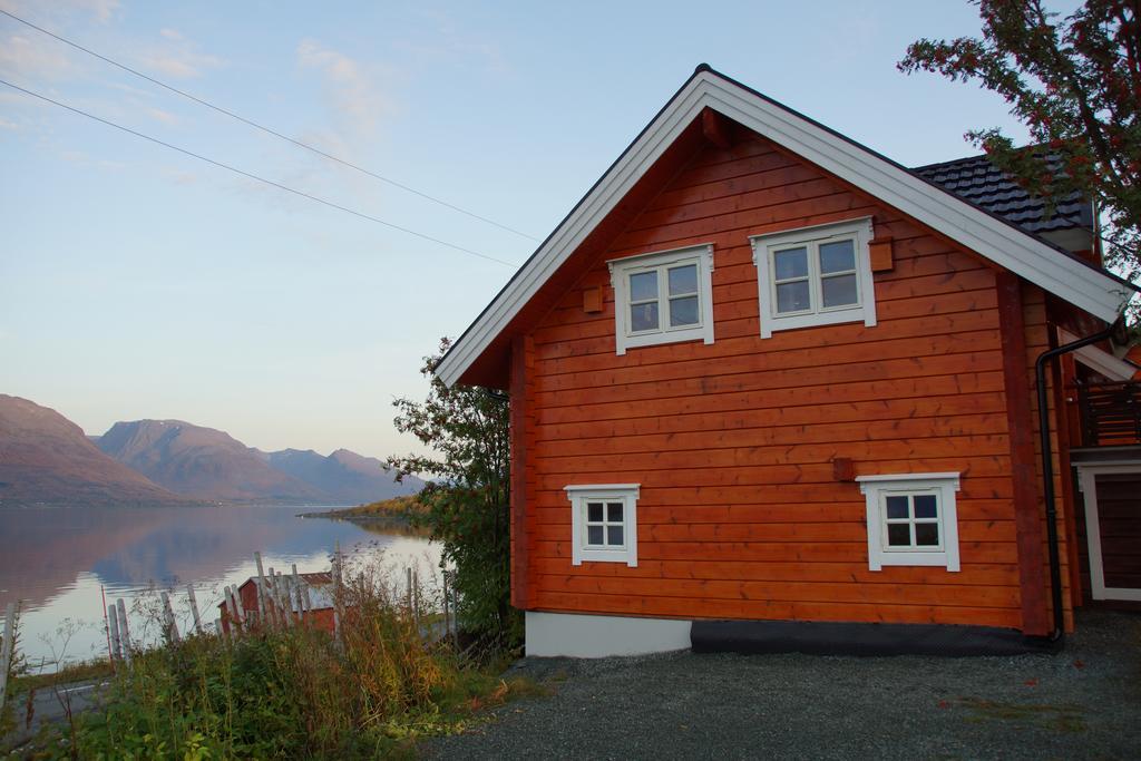 Aaroybukt Guesthouse Aroybukta Kültér fotó